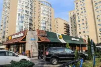 CANCUN apartment with big screen in the center of Almaty