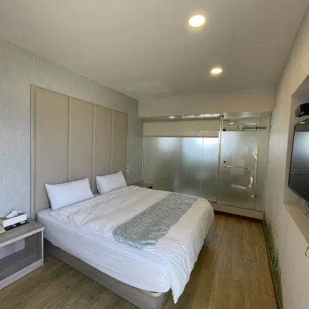 Boutique HOTEL Отели рядом с достопримечательностью «Железнодорожный вокзал Луодонга»