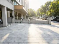 Vienna International Hotel (Zhuzhou Railway Station Central Square Branch) - Parkering