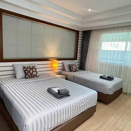 Windmill Resort Hotel Pattaya Отели рядом с достопримечательностью «Пляж Наклуа»