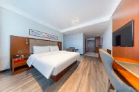 Heyi Hotel (Xining Daxin Street Night Market Central Square Branch)