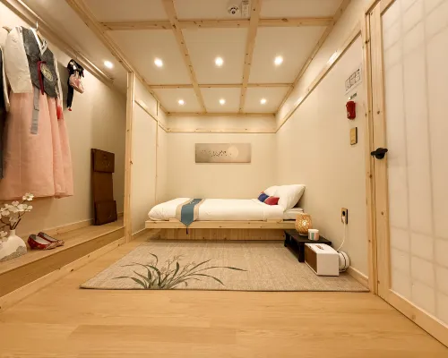 Golmok Stay – Hanok-style accommodation with hanbok experience, 5 minutes in nampo-dong,night market Hotel in zona Parco della Democrazia