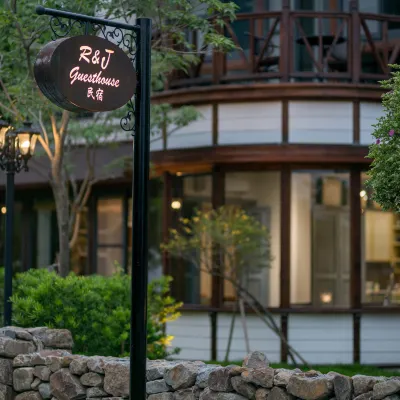 R&J Guesthouse Hotels near Wanglongpi