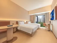 Hanting Hotel (Chongqing Yangjiaping Panlong Aoyuan Square Branch) Hotels near Jiu Longpo