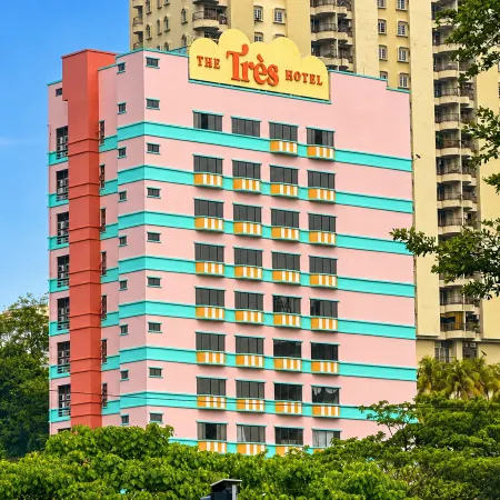 The Très Hotel Отели рядом с достопримечательностью «Торговый центр Mid Valley Mega Mall»