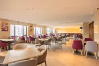 Meilifeng Hotel (Rongcheng High Speed Railway Station) - parking