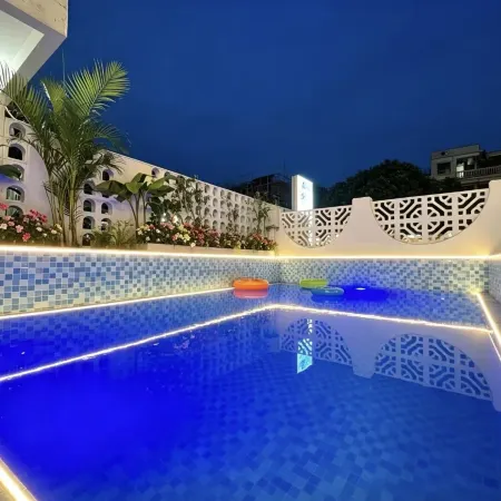 Hi Yuehai ·ion Designer Homestayintan Branch)