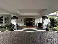 Townhouse Oak Casa D'Ladera Bandung Hotels in Bandung City