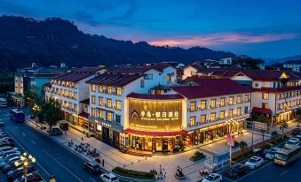 Peninsula Holiday Hotel (Wuyishan Sangu Resort)