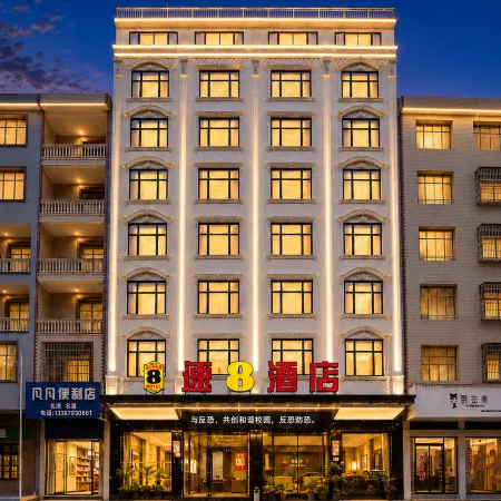 䔎8 Hotel