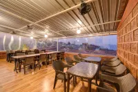 Shivneri Valley Resort - parking