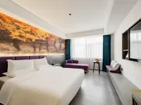 Vyluk Hotel (Hohhot Xinhua Plaza) Hotels near Inner Mongolia Museum