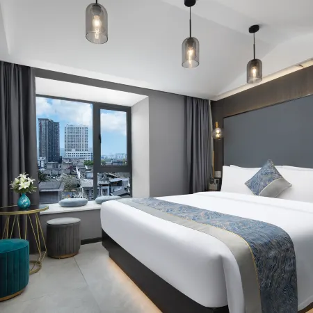 MiNi Designer's Premium Smart Art Inn (Wu Yi Square IFS Mall)