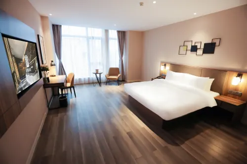 Homeinn Plus Hotel (Danzhou Summer Square Bus Station)