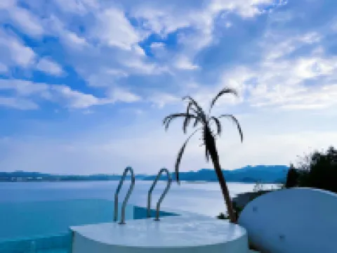 Guaimeng Seaview Beauty Su (Qingzhen Hongfeng Lake Branch)