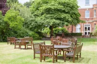 Holiday Inn Farnborough Hotels near Farnborough Gate Retail Park