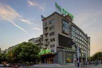 Vatica Hotel (Feidong Yuzhou Central Plaza Guiwang Subway Station) Hotels in Hefei