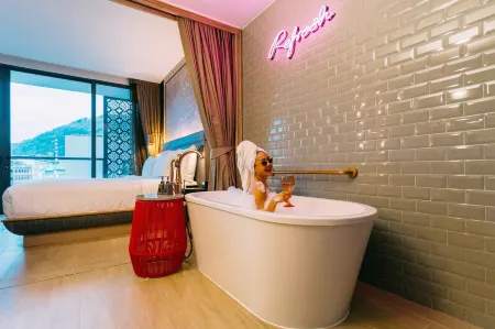 Hotel Indigo Phuket Patong Отели рядом с достопримечательностью «Paradise Complex»