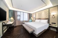 Lanlinger Hotel (Xiantao Mall Building) - balcony