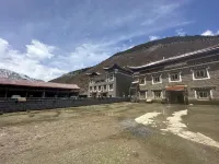 Deji Kangsang Homestay Hotels near Shangmujucun