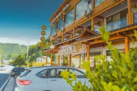 Shennongjia Zailu Hotel (Dajiuhu Pingqian Ancient Town)