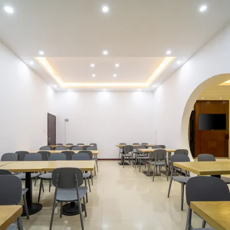 City Riverview Hotel (Guilin North High-speed Railway Station Wanda)