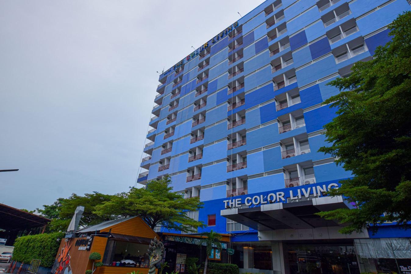 โรงแรม เดอะ คัลเลอร์ ลิฟวิ่ง