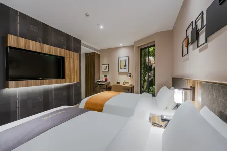 Homeinn Plus Hotel (Nanjing Confucius Temple Scenic Area Pedestrian Street) Отели рядом с достопримечательностью «Nanjing Institute of Space Management»