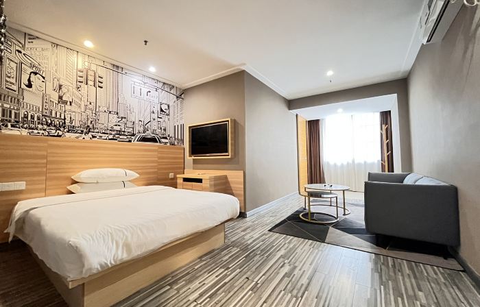 City Express Hotel (Guangning City Center Square Branch)