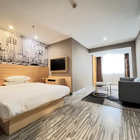 City Express Hotel (Guangning City Center Square Branch)