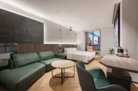 Yuexiang Huanpeng Hotel (Jingkai Wanda Plaza High-speed Railway Station) Hotel in zona Urumqi Ziqiang School