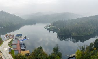 Shuifu Tongluo Resort Hotel (Tongluoba National Forest Park Branch)