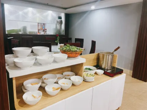 Valencia Da Nang Beach Hotel Отели рядом со станцией Đà Nẵng Railway Station