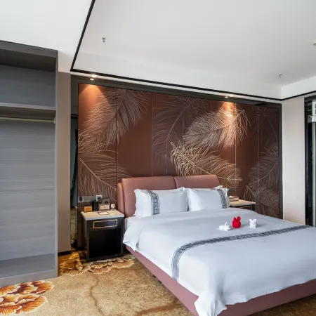 Century Pinyuan Hotel (Wal Mart store of the municipal government)