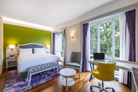 Mercure Tbilisi Old Town Отели рядом с достопримечательностью «Памятник  Церетели и Чавчавадзе»