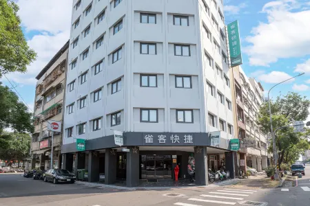 CHECK inn Express Kaohsiung Love River Отели рядом с достопримечательностью «Qijin Windmill Park»