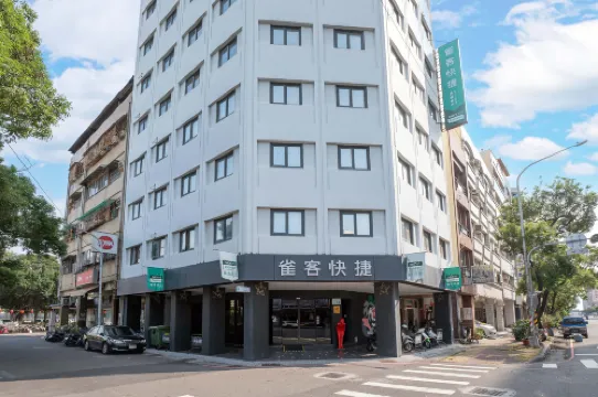 CHECK inn Express Kaohsiung Love River