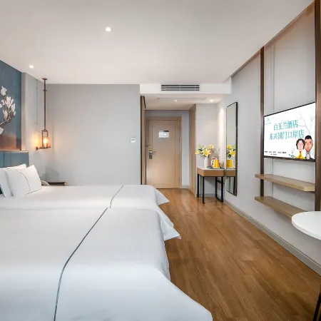Magnotel Hotel (Dongxing Guomen Port)