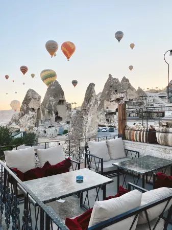 Castle Cave Hotel