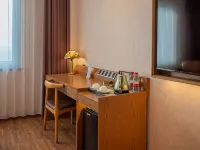 James Joyce Coffetel (Xinyang Xixian Longhu Huayi)