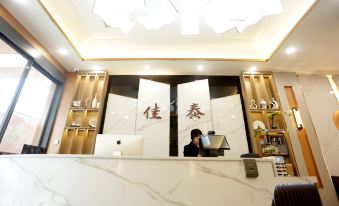 Yilong Jiatai Hotel