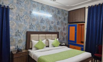 Hotel Mayank Plaza-Near IGI Airport Terminal-3