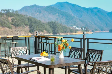 Floral Hotel·Taiping Lake Shuguangli Hotel Отели рядом с достопримечательностью «Dongtianwan Scenic Spot»