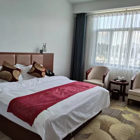 Longling Qiaoxiang Grand Hotel