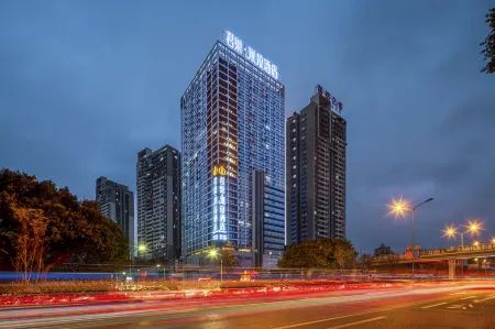 Junchao Mira Hotel (Ranjiaba Flower Garden Light Rail Line 6 Station) Отели рядом с достопримечательностью «Ronghui International Hot Spring City-Ronghui Spring View Natatorium»