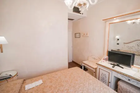 Hotel Carlton Capri Отели рядом с достопримечательностью «Палаццо Лабиа»