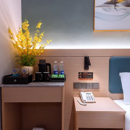 Yulin Yuecheng Hotel (Chengzhan Road Railway Station Branch)