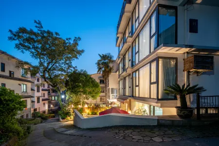 West Lake Cuncuiju Отели рядом с достопримечательностью «Wanxiang Polytechnic»