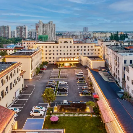 Baocheng Zhixuan Hotel (Luoshan Dingsheng Plaza Branch)