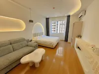 Xinxin Homestay (Yifeng Shidai Square)